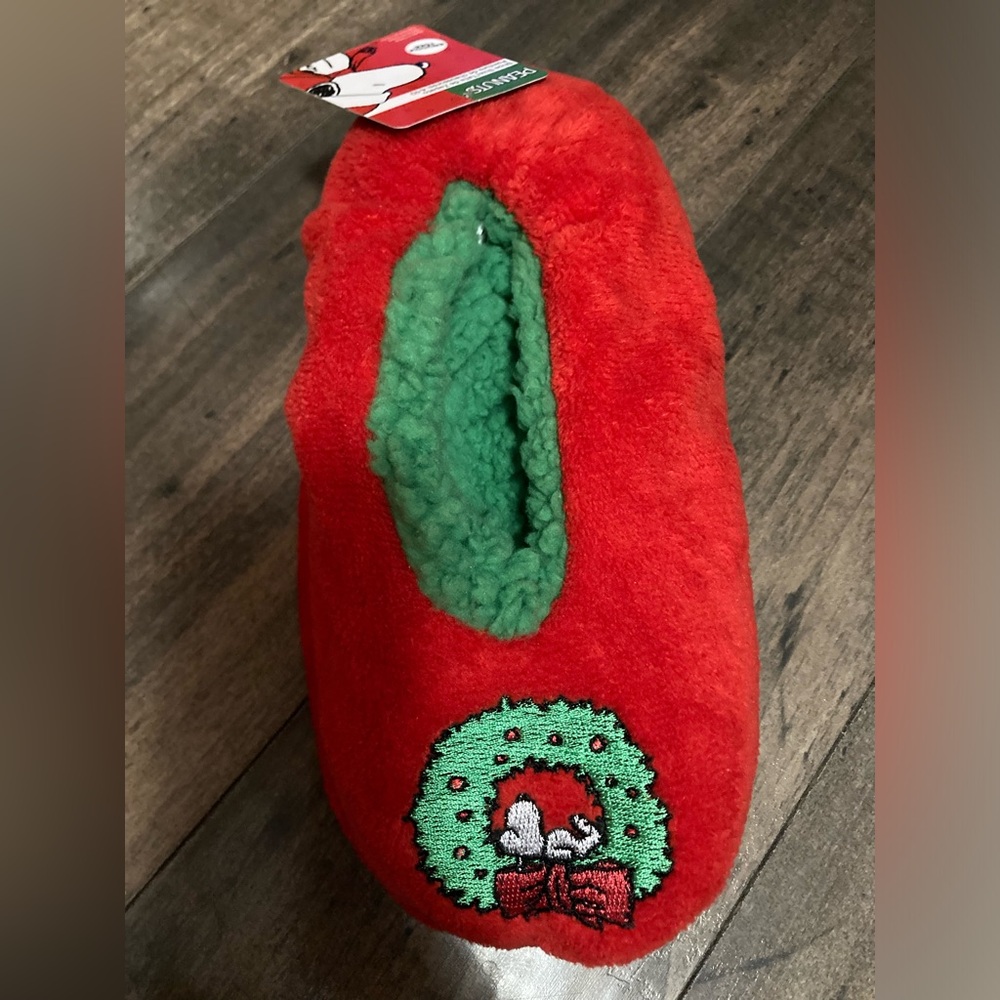 NWT Peanuts Christmas Snoopy Wreath Snuggle Toes Socks Slippers Fits Size 4 - 10